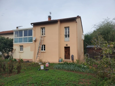 <br />
<b>Deprecated</b>:  htmlspecialchars(): Passing null to parameter #1 ($string) of type string is deprecated in <b>/home/u272898465/domains/renovation-millau.fr/public_html/templates/galerie.php</b> on line <b>351</b><br />
